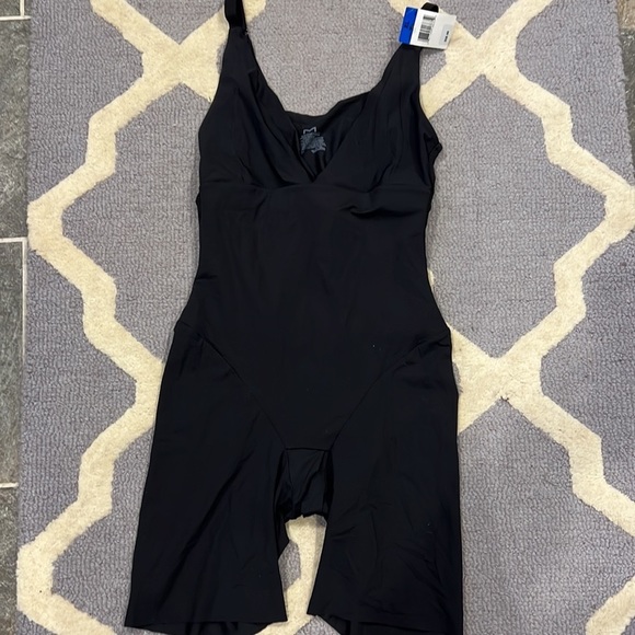 Maidenform Other - Maidenform women’s black XL body slimming bodysuit.